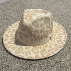 cream/tan cheetah print fedora hat